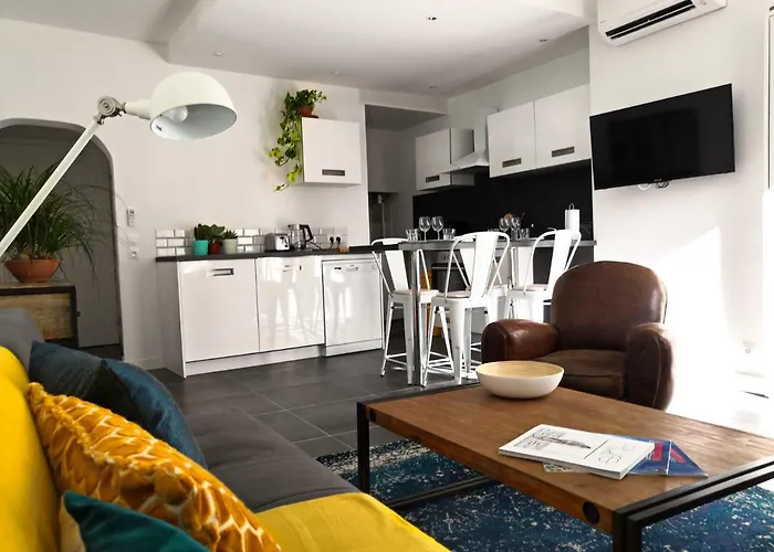 Beautifully Bright Apartment In Old Town Saint-Tropez