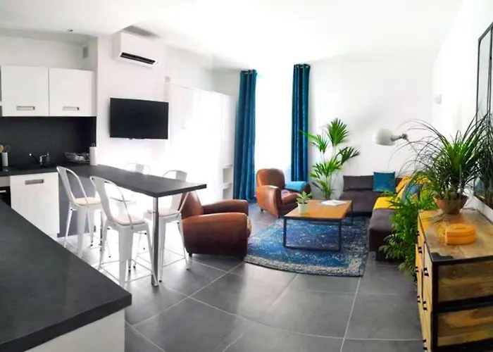 Beautifully Bright Apartment In Old Town Saint-Tropez