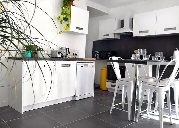 Beautifully Bright Apartment In Old Town Saint-Tropez